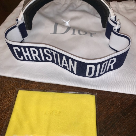 J’ADIOR Visor - Picture 2 of 2